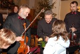 Členové orchestru při Vánočním koncertě 2008