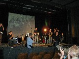 Laďa Havlík přijímá ovace publika i samotných členů Ha-kapely