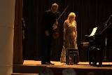 Bohuslav Matoušek mírně ve stínu a Renata Ardaševová v plném světle